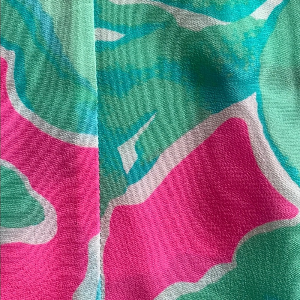 🌴LIKE NEW! Adorable Lilly Pulitzer silk top🌴 - Picture 5 of 8